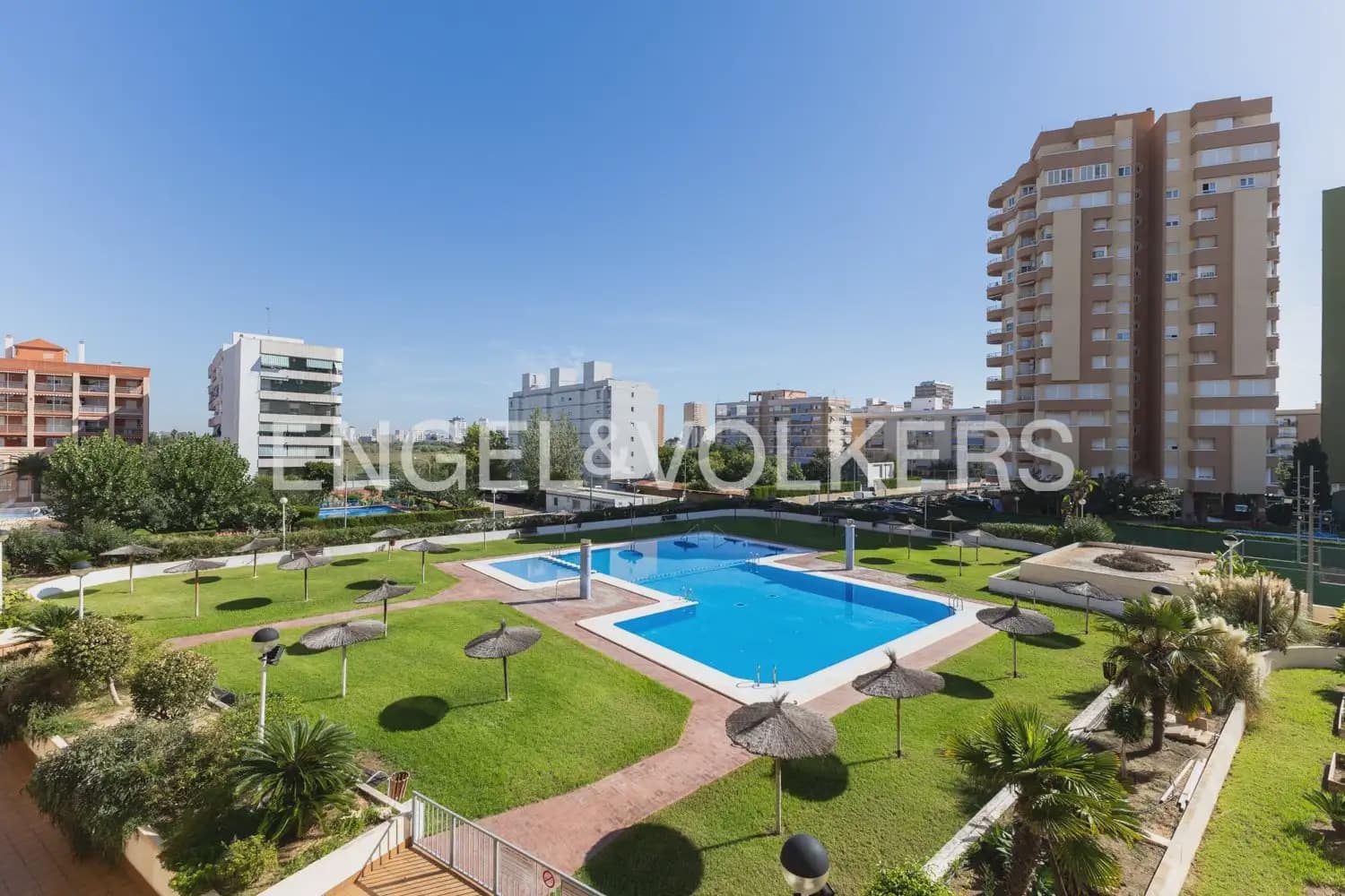 2 bedroom Flat for sale in La Pobla de Farnals with garage - € 360,000 (Ref: 10106612)