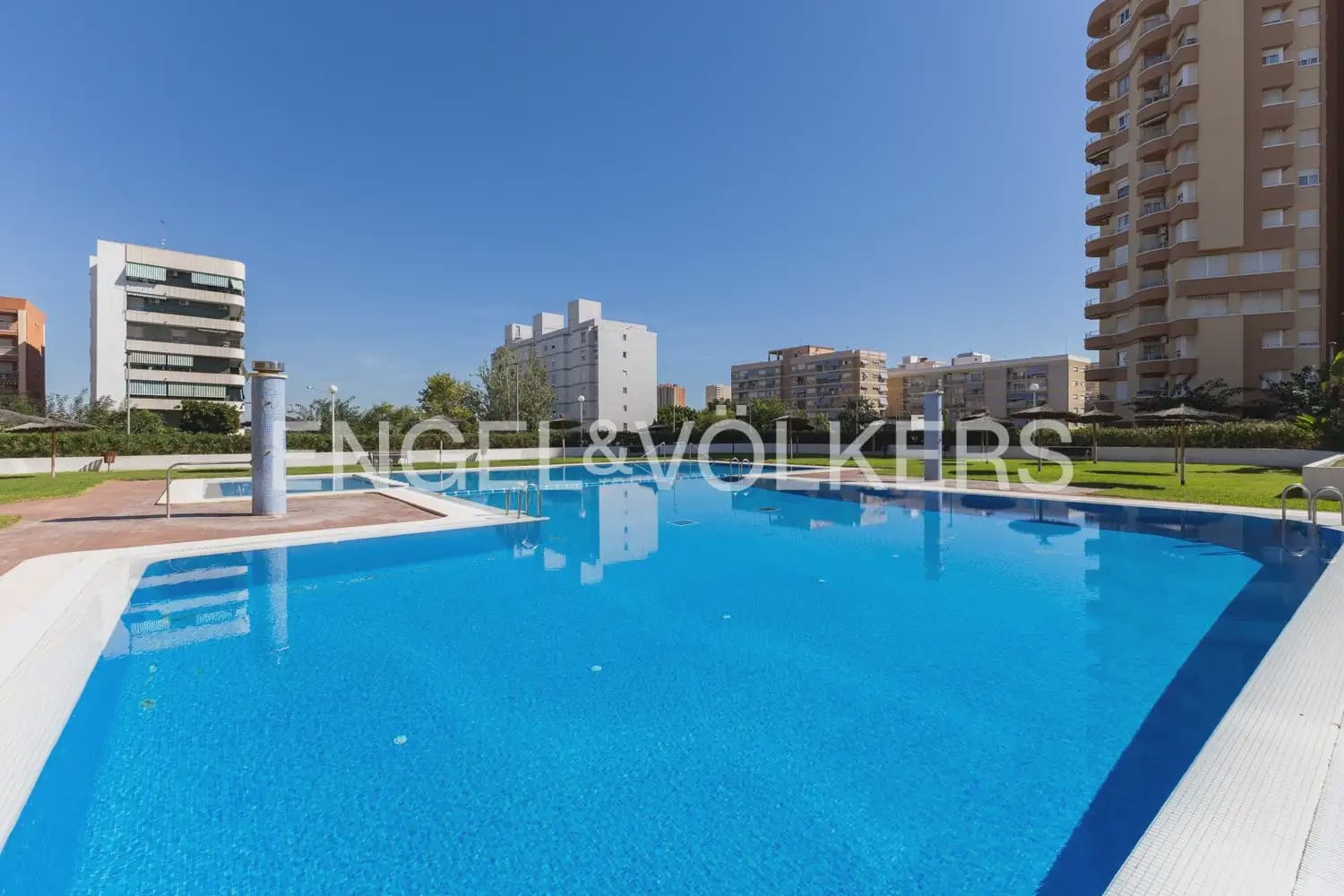 2 bedroom Flat for sale in La Pobla de Farnals with garage - € 360,000 (Ref: 10106612)
