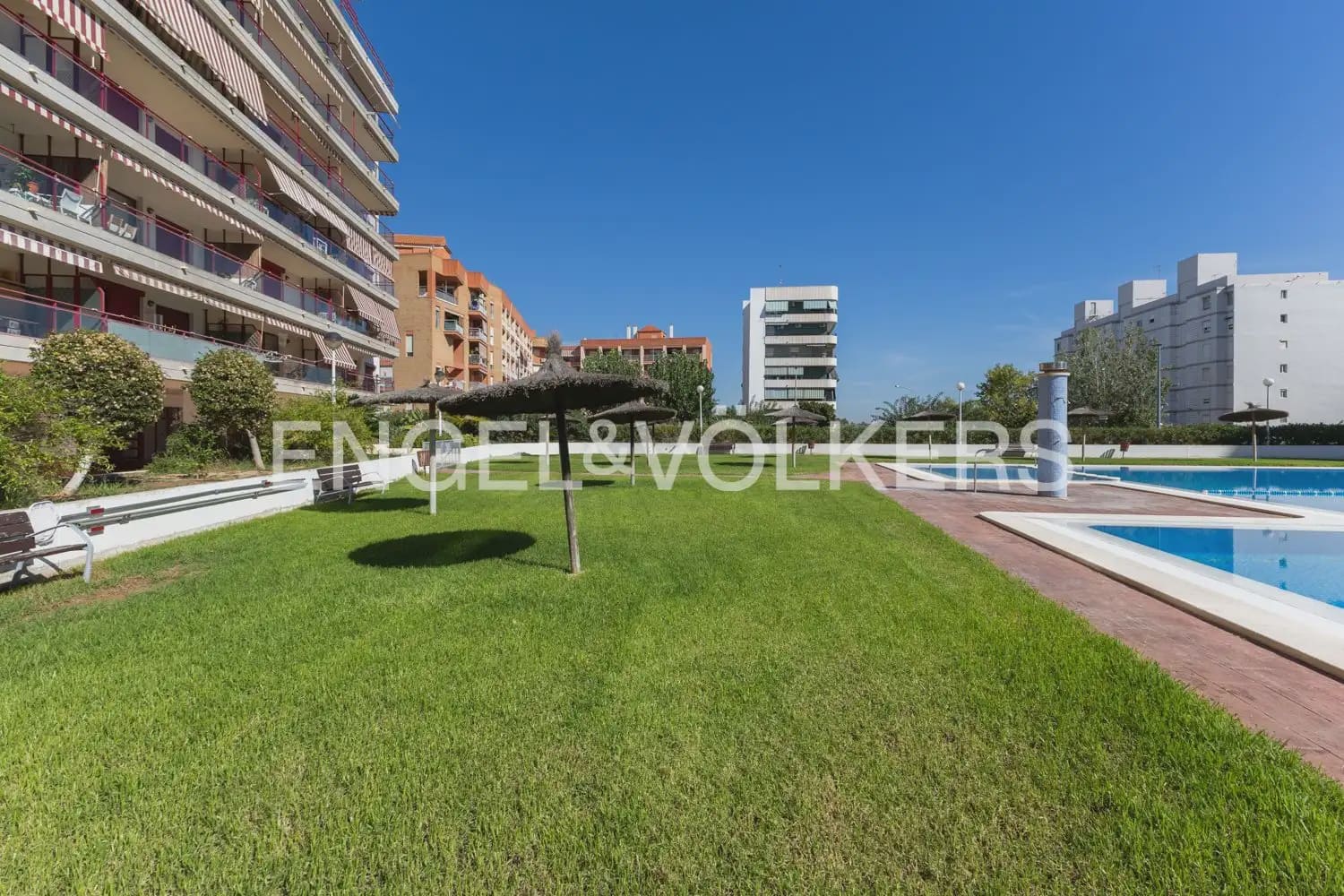 2 bedroom Flat for sale in La Pobla de Farnals with garage - € 360,000 (Ref: 10106612)