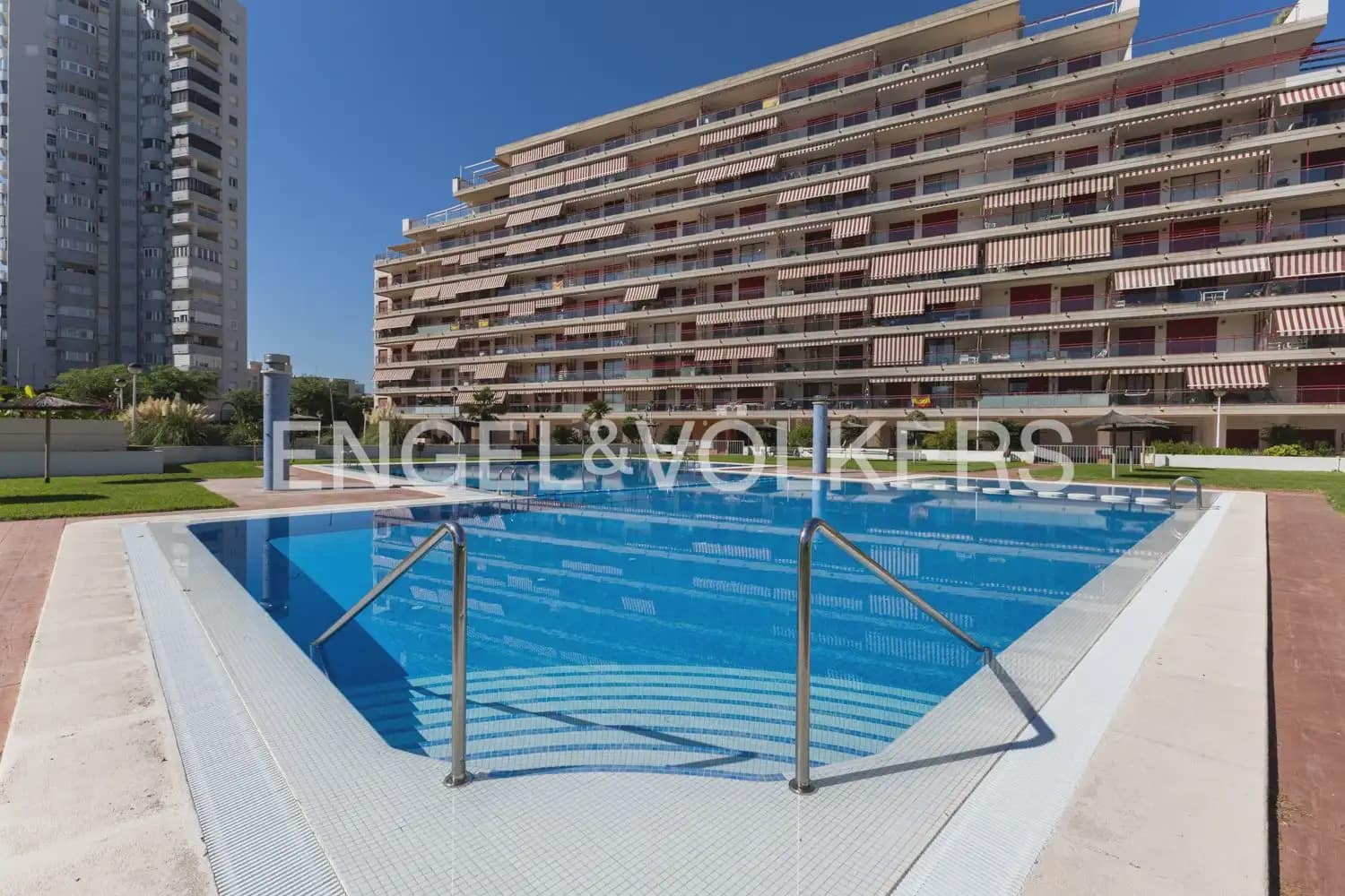 2 bedroom Flat for sale in La Pobla de Farnals with garage - € 360,000 (Ref: 10106612)