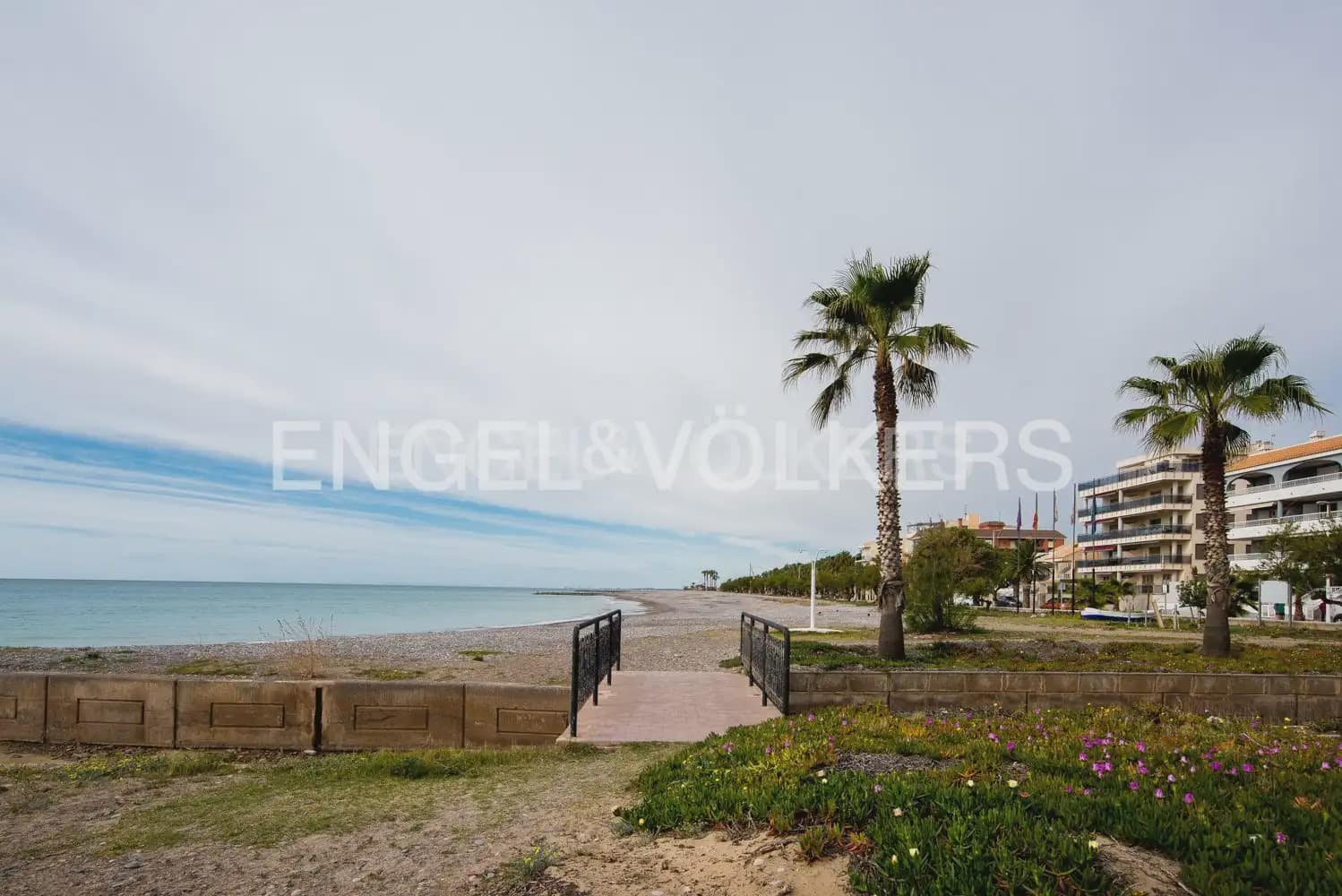 3 bedroom Terraced Villa for sale in Moncofa with garage - € 350,000 (Ref: 10107405)