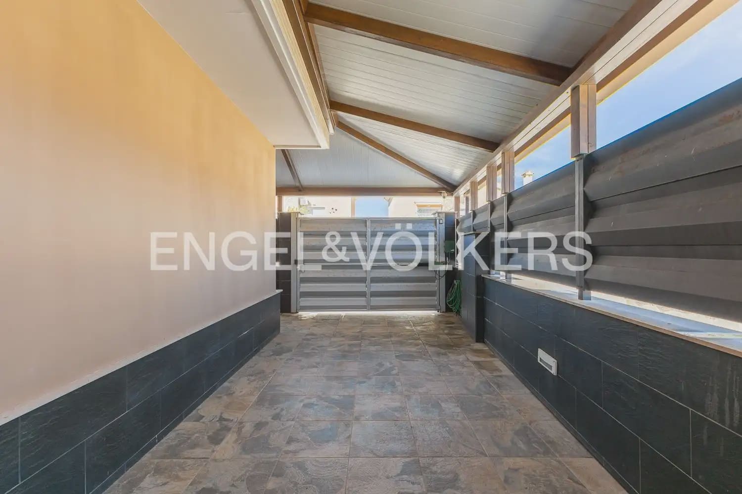3 bedroom Terraced Villa for sale in Moncofa with garage - € 350,000 (Ref: 10107405)