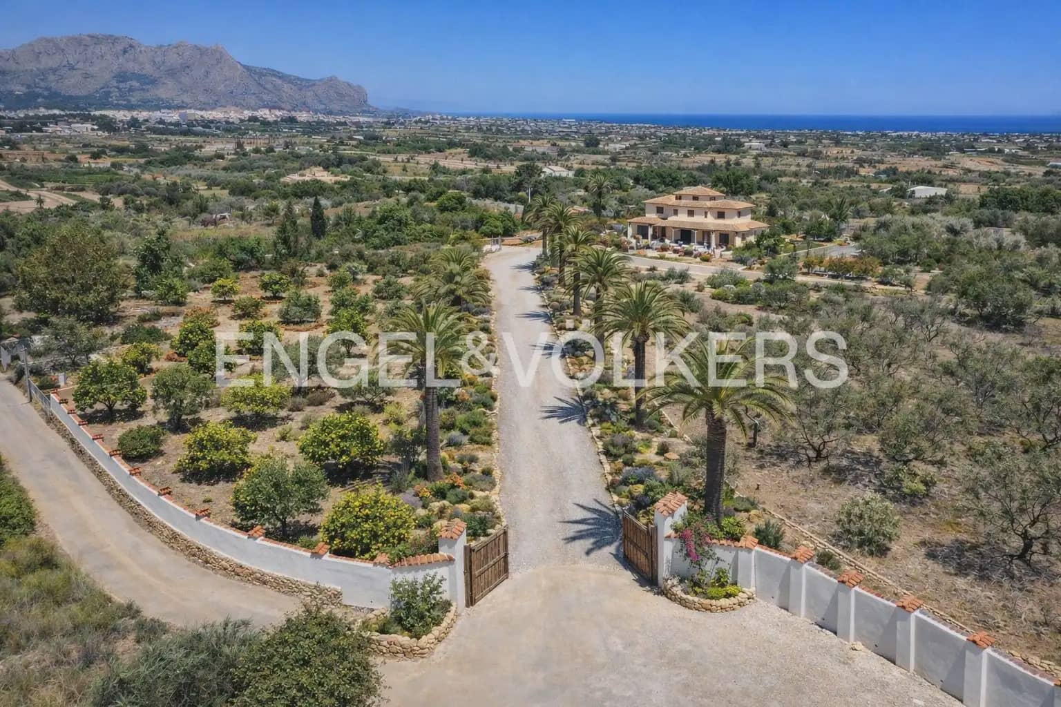 5 bedroom Finca/Country House for sale in Pedreguer with pool garage - € 2,495,000 (Ref: 10107407)