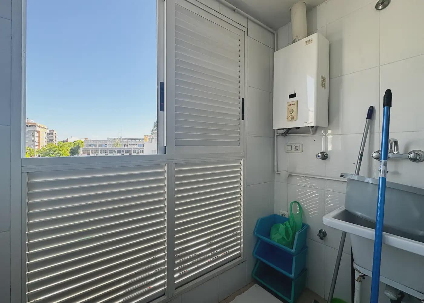 3 bedroom Flat for rent in Paterna - € 1,200 (Ref: 10111911)