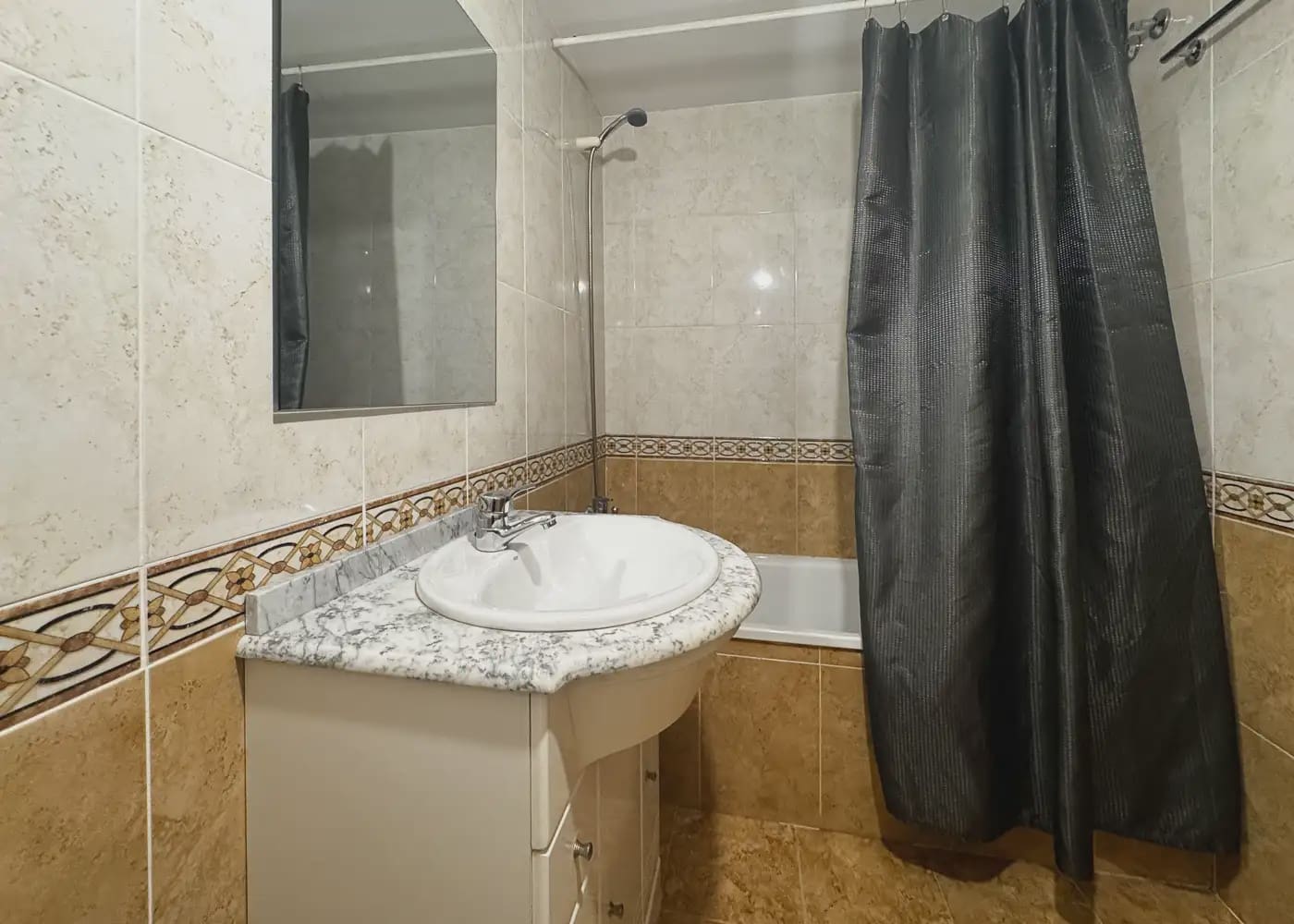 3 bedroom Flat for rent in Paterna - € 1,200 (Ref: 10111911)