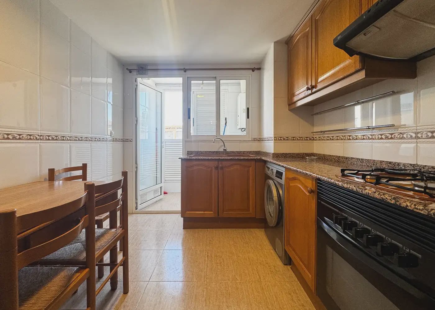 3 bedroom Flat for rent in Paterna - € 1,200 (Ref: 10111911)