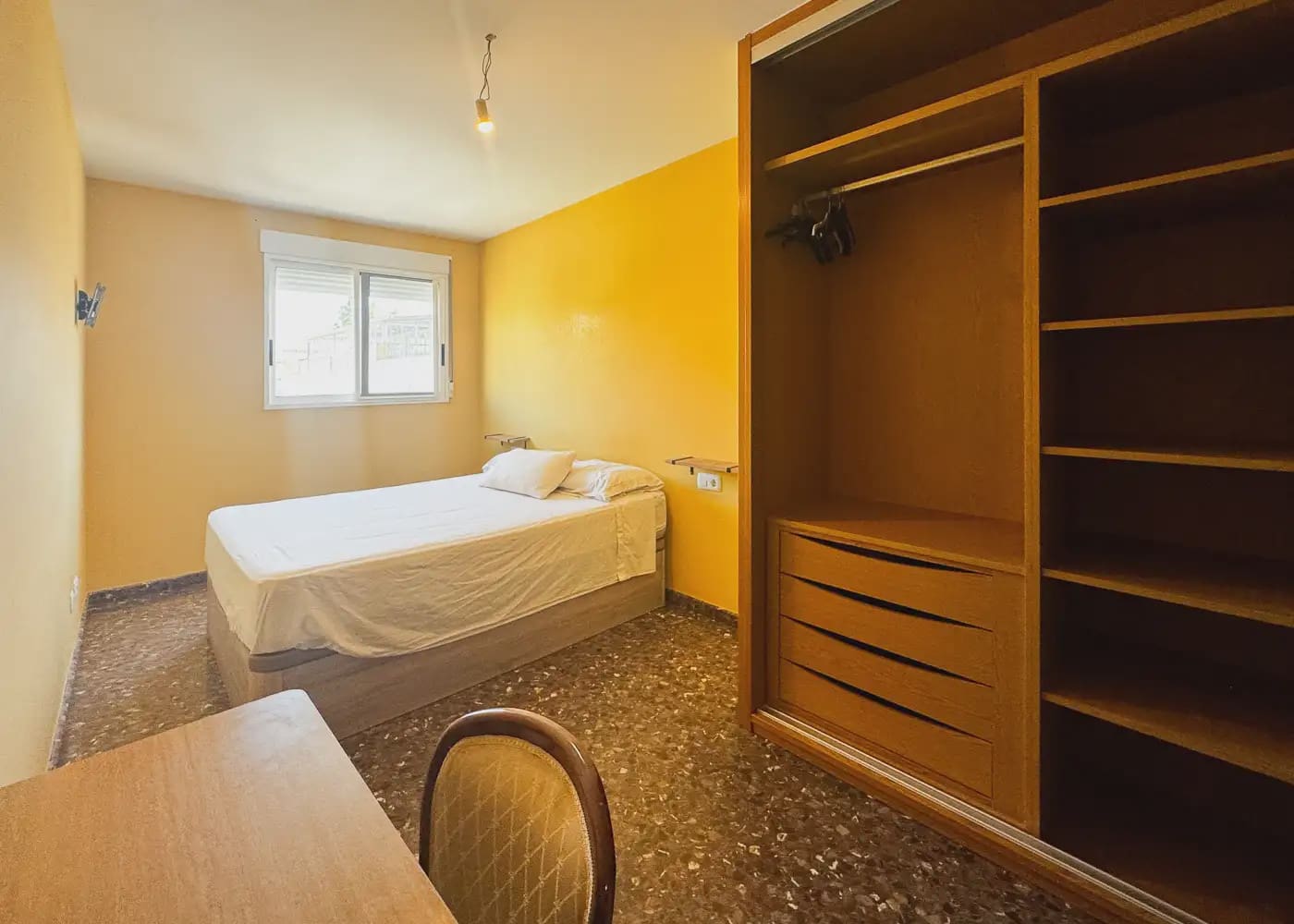 3 bedroom Flat for rent in Paterna - € 1,200 (Ref: 10111911)
