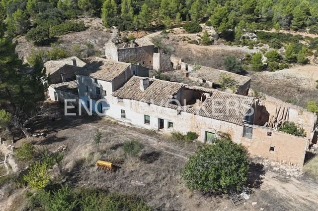 Maalaistalo myytävänä paikassa Requena - 1 210 000 € (Ref: 10111916)