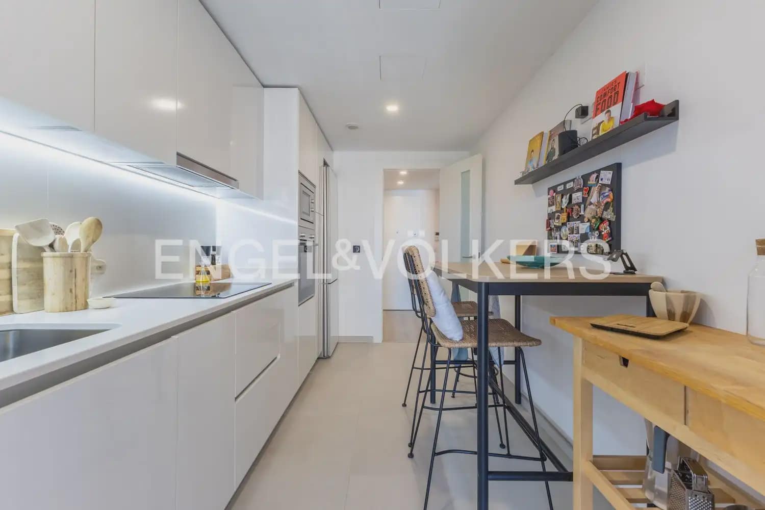 3 bedroom Flat for rent in Valencia city with pool garage - € 2,500 (Ref: 10113468)