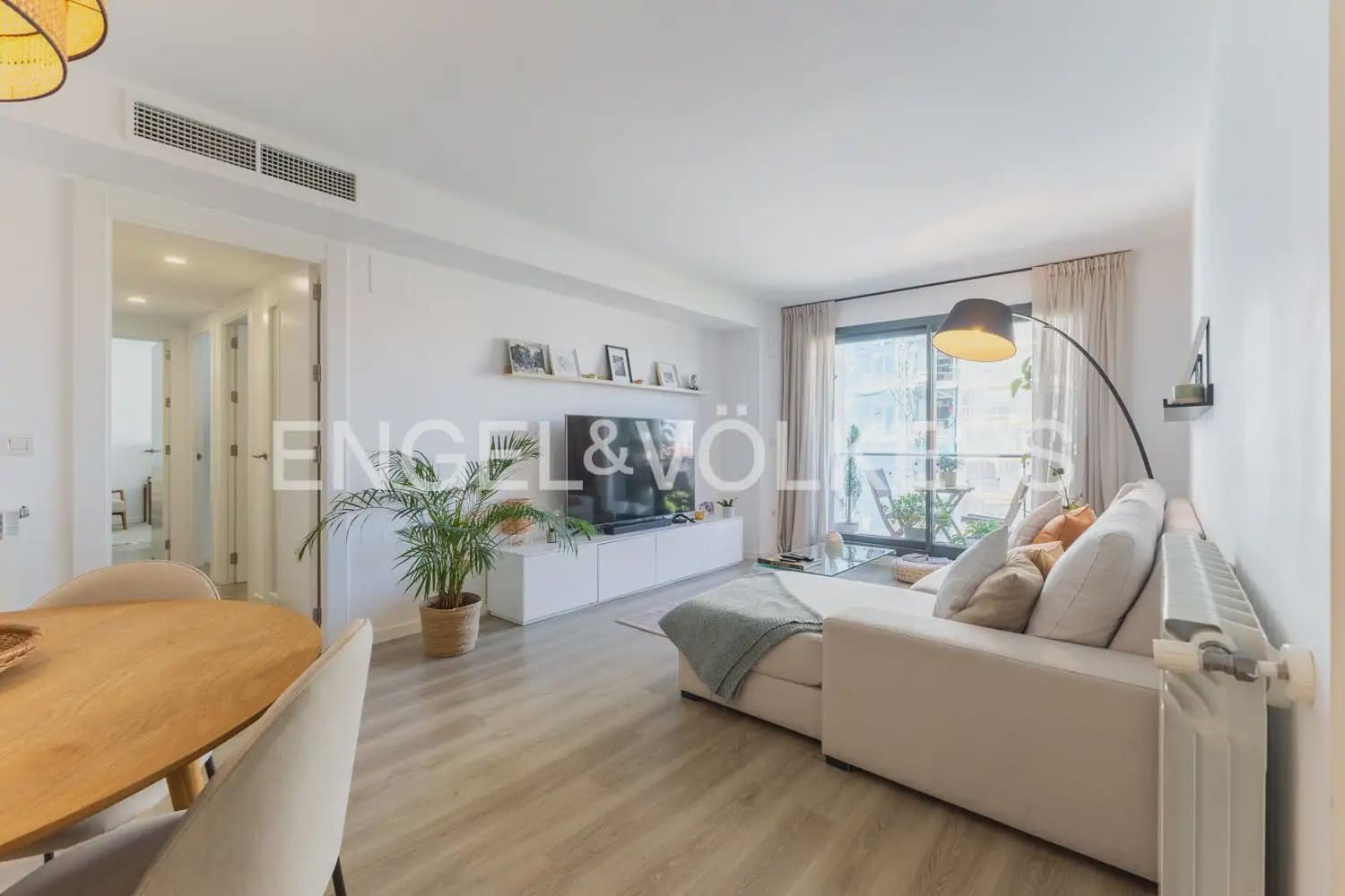 3 bedroom Flat for rent in Valencia city with pool garage - € 2,500 (Ref: 10113468)