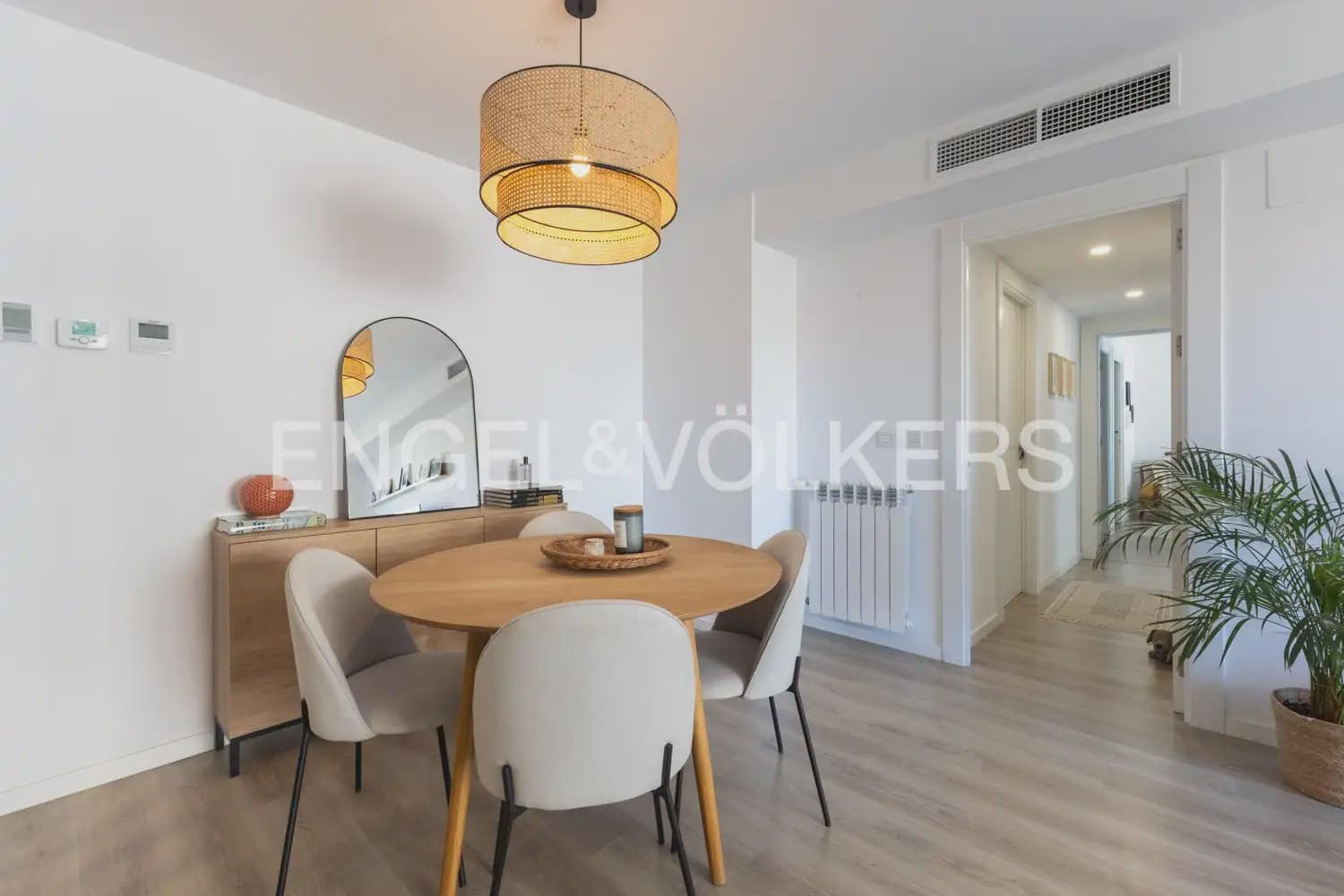 3 bedroom Flat for rent in Valencia city with pool garage - € 2,500 (Ref: 10113468)
