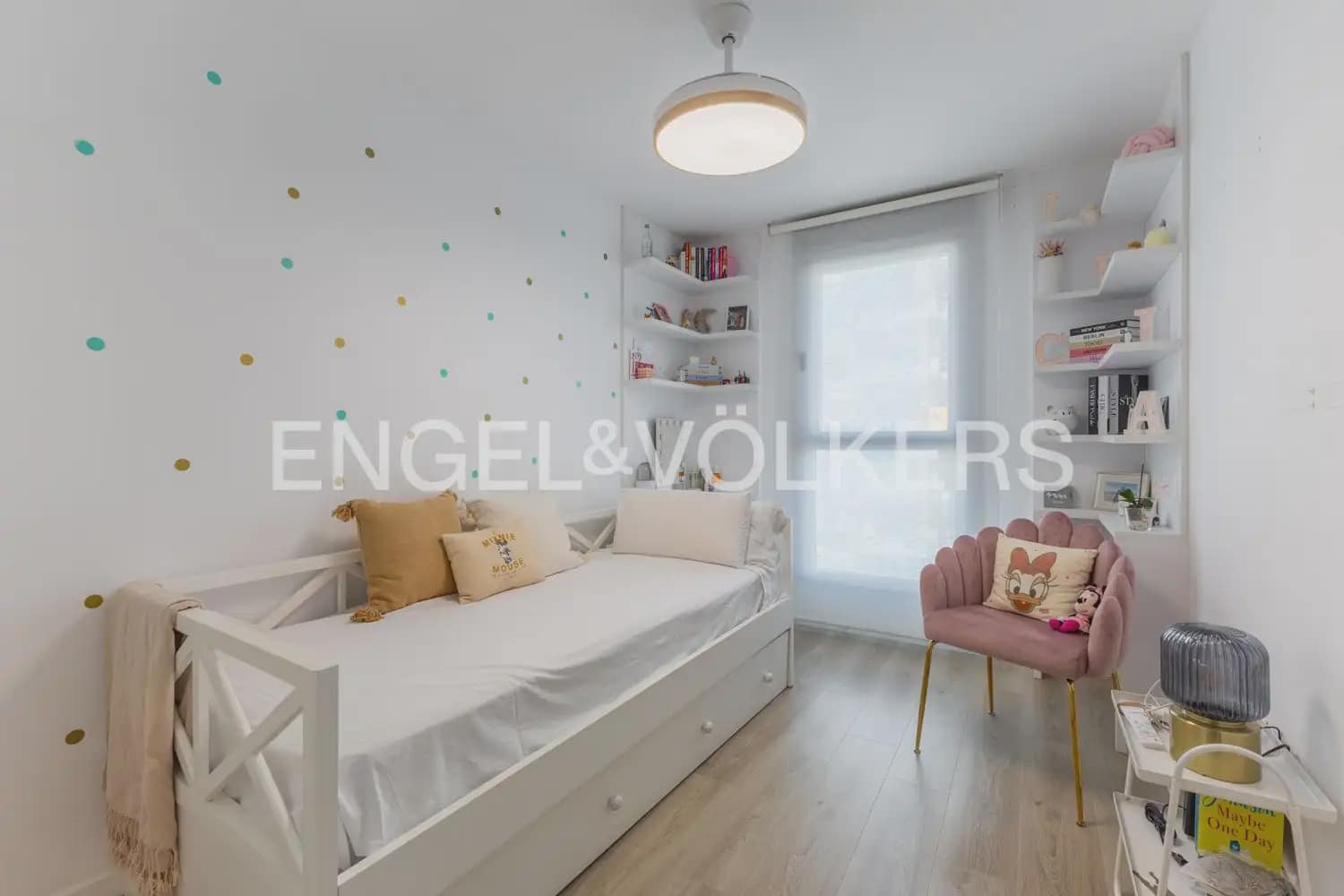 3 bedroom Flat for rent in Valencia city with pool garage - € 2,500 (Ref: 10113468)