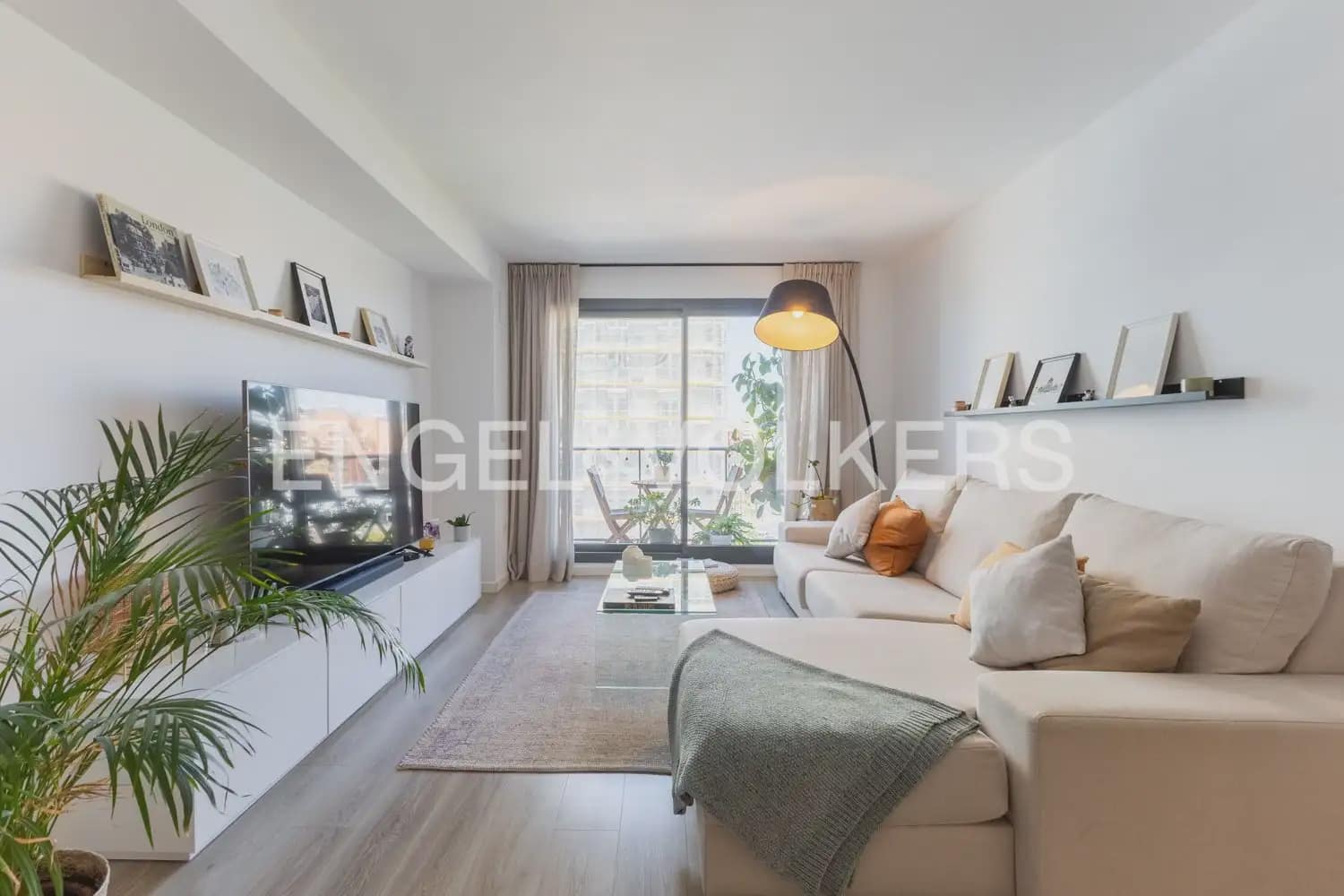 3 bedroom Flat for rent in Valencia city with pool garage - € 2,500 (Ref: 10113468)