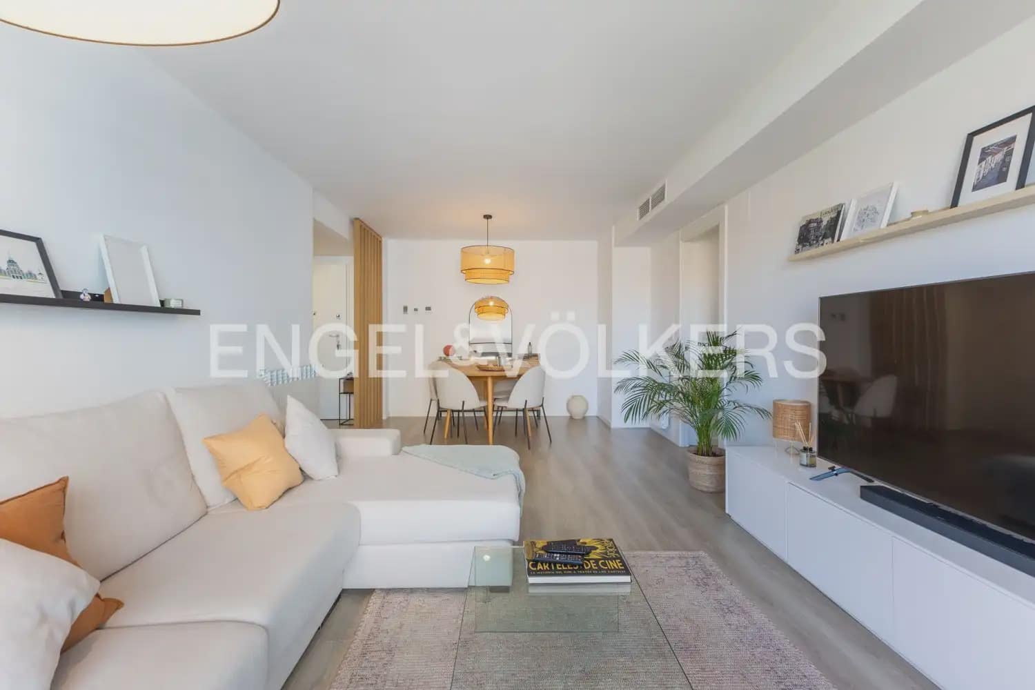 3 bedroom Flat for rent in Valencia city with pool garage - € 2,500 (Ref: 10113468)