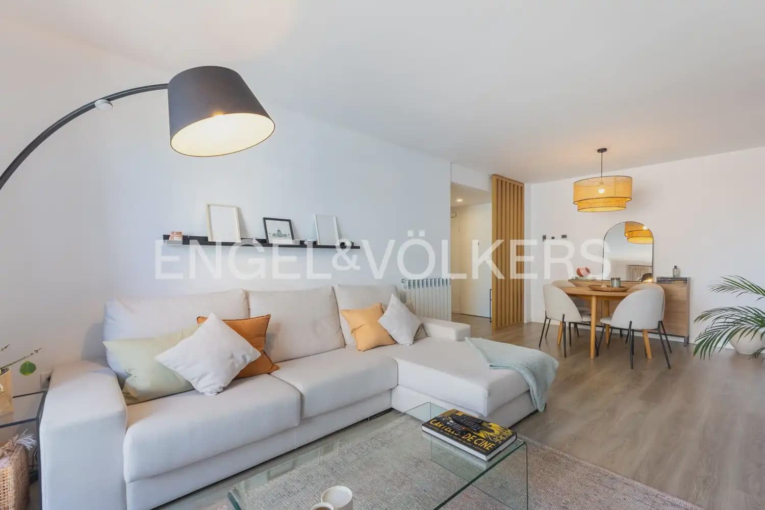3 bedroom Flat for rent in Valencia city with pool garage - € 2,500 (Ref: 10113468)