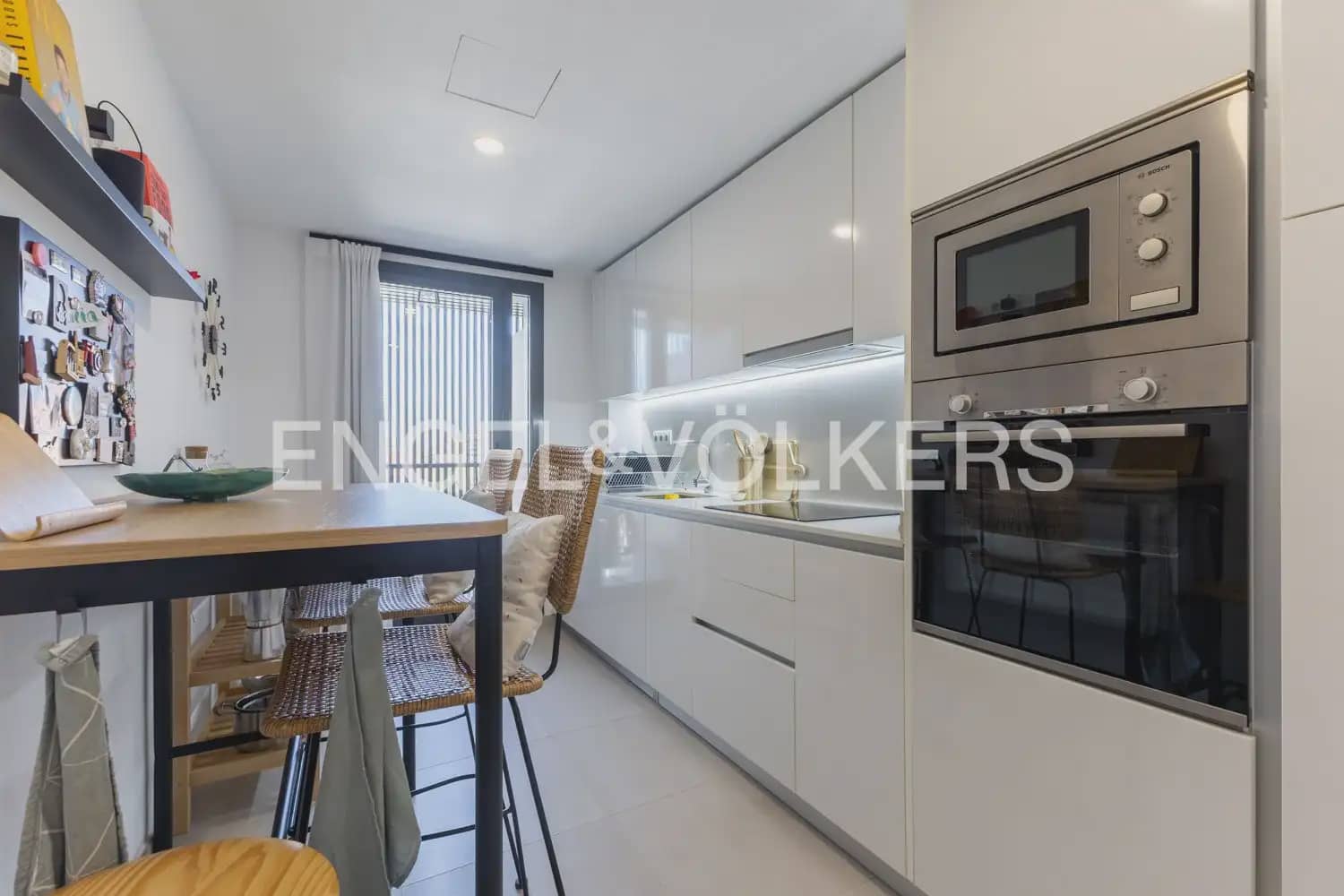 3 bedroom Flat for rent in Valencia city with pool garage - € 2,500 (Ref: 10113468)