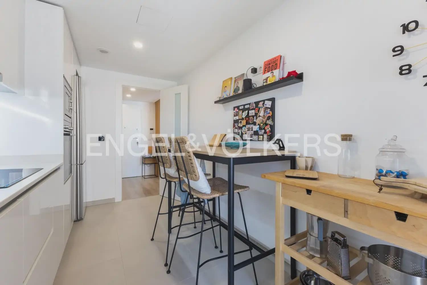 3 bedroom Flat for rent in Valencia city with pool garage - € 2,500 (Ref: 10113468)