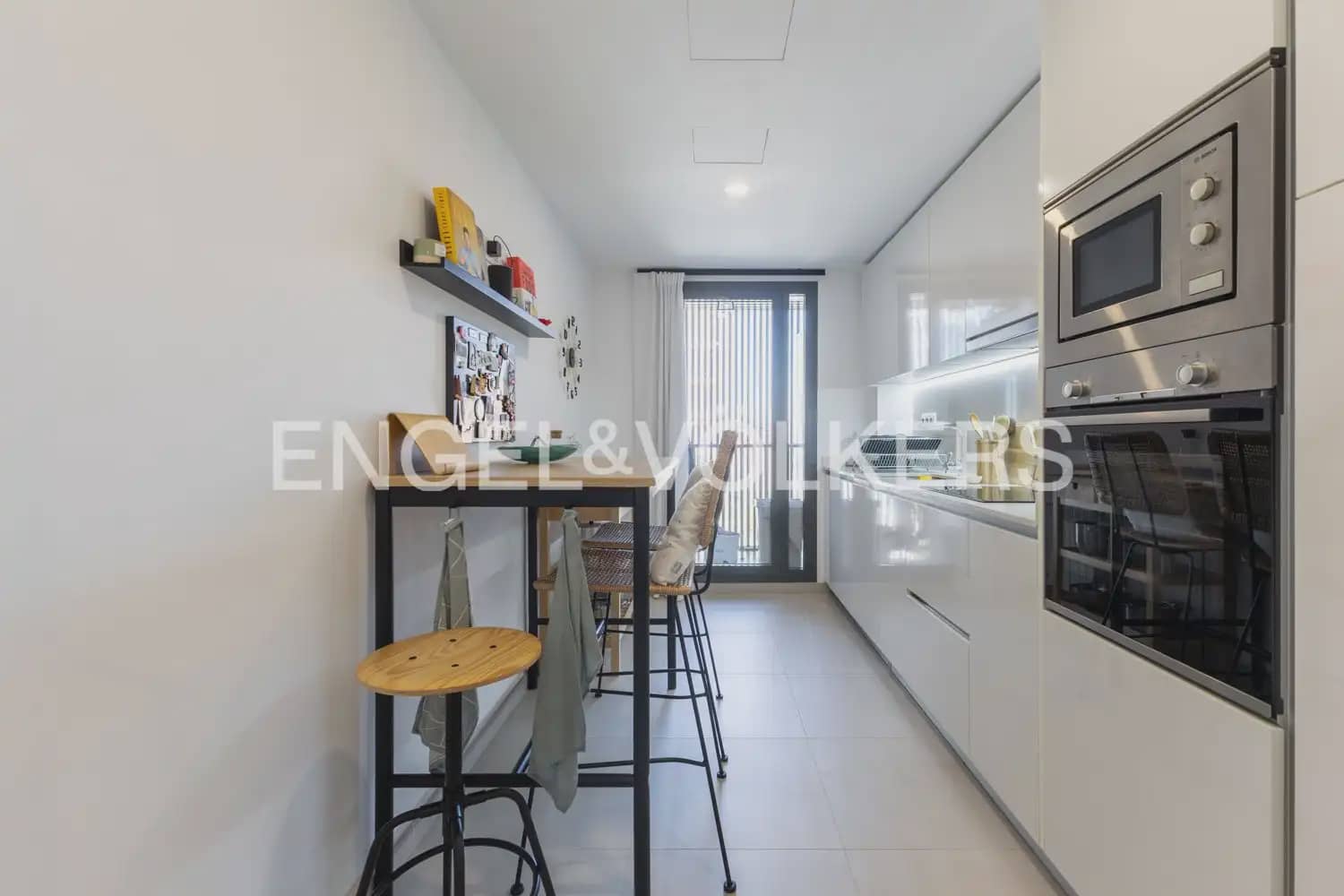 3 bedroom Flat for rent in Valencia city with pool garage - € 2,500 (Ref: 10113468)