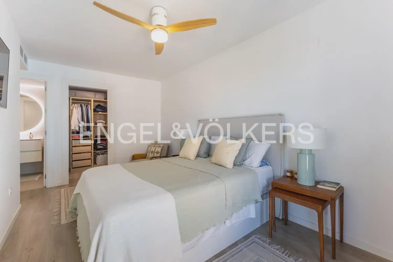 3 bedroom Flat for rent in Valencia city with pool garage - € 2,500 (Ref: 10113468)