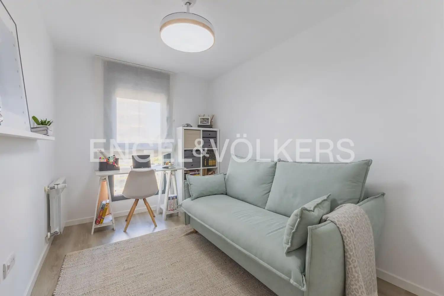 3 bedroom Flat for rent in Valencia city with pool garage - € 2,500 (Ref: 10113468)