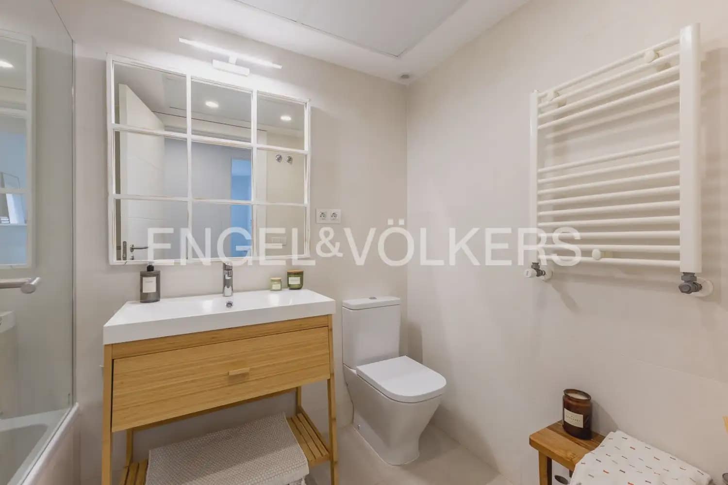 3 bedroom Flat for rent in Valencia city with pool garage - € 2,500 (Ref: 10113468)