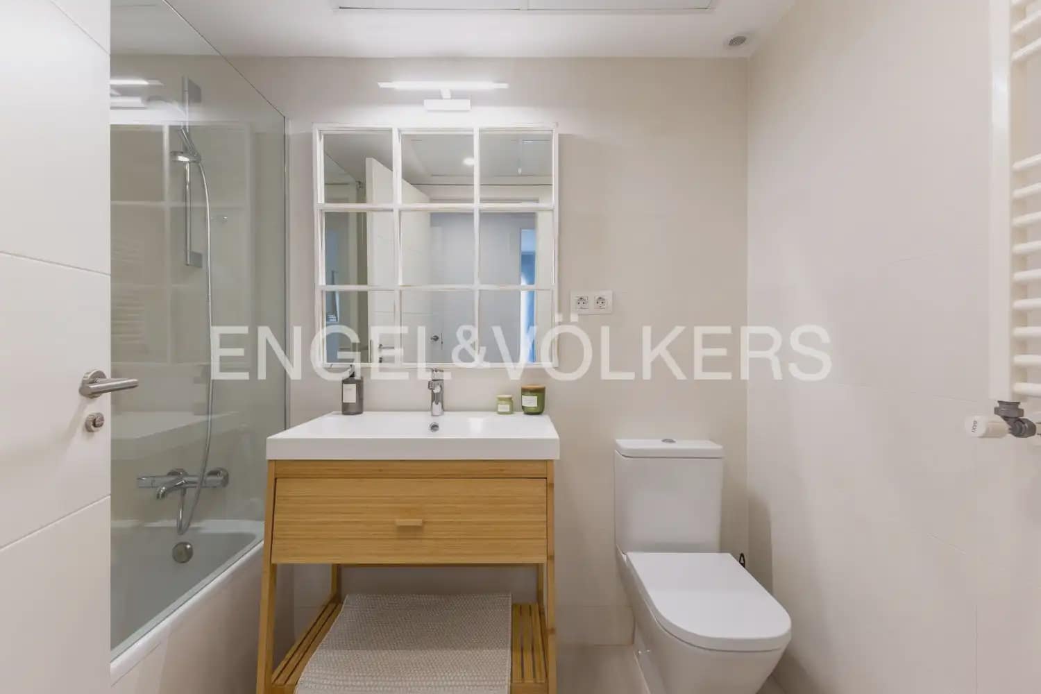 3 bedroom Flat for rent in Valencia city with pool garage - € 2,500 (Ref: 10113468)