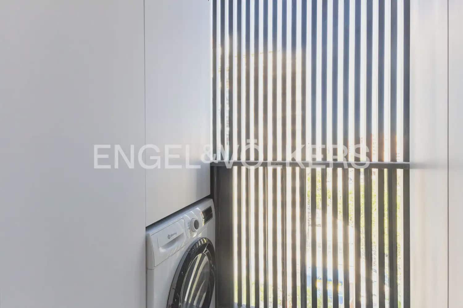 3 bedroom Flat for rent in Valencia city with pool garage - € 2,500 (Ref: 10113468)