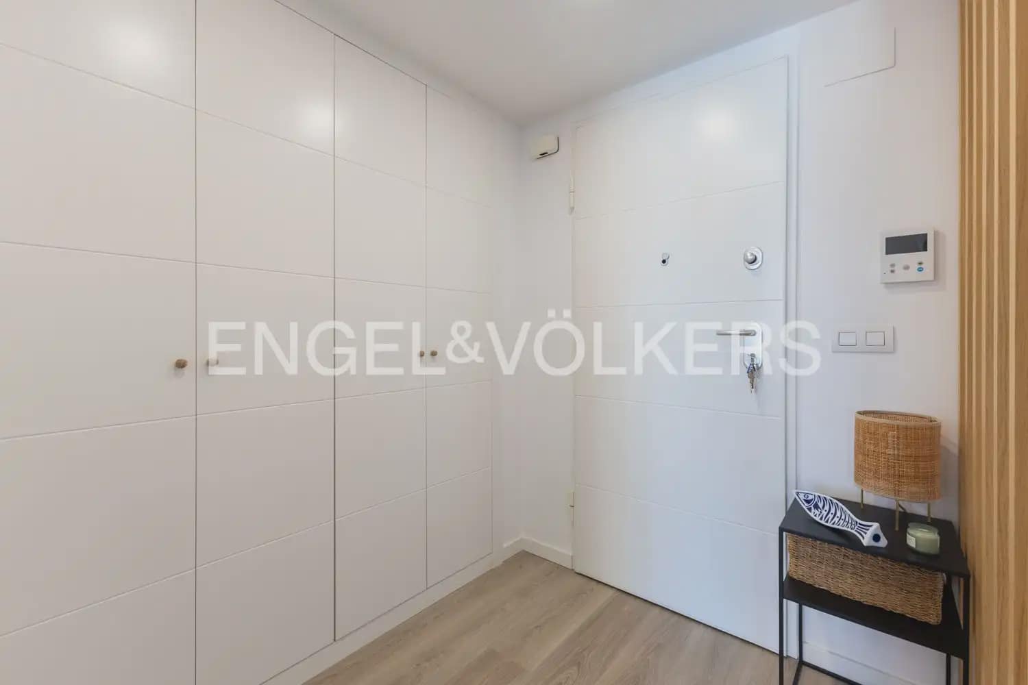 3 bedroom Flat for rent in Valencia city with pool garage - € 2,500 (Ref: 10113468)