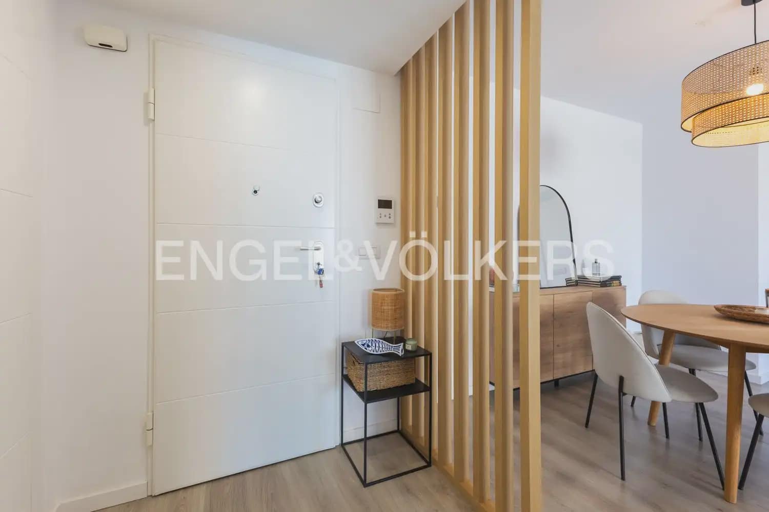 3 bedroom Flat for rent in Valencia city with pool garage - € 2,500 (Ref: 10113468)