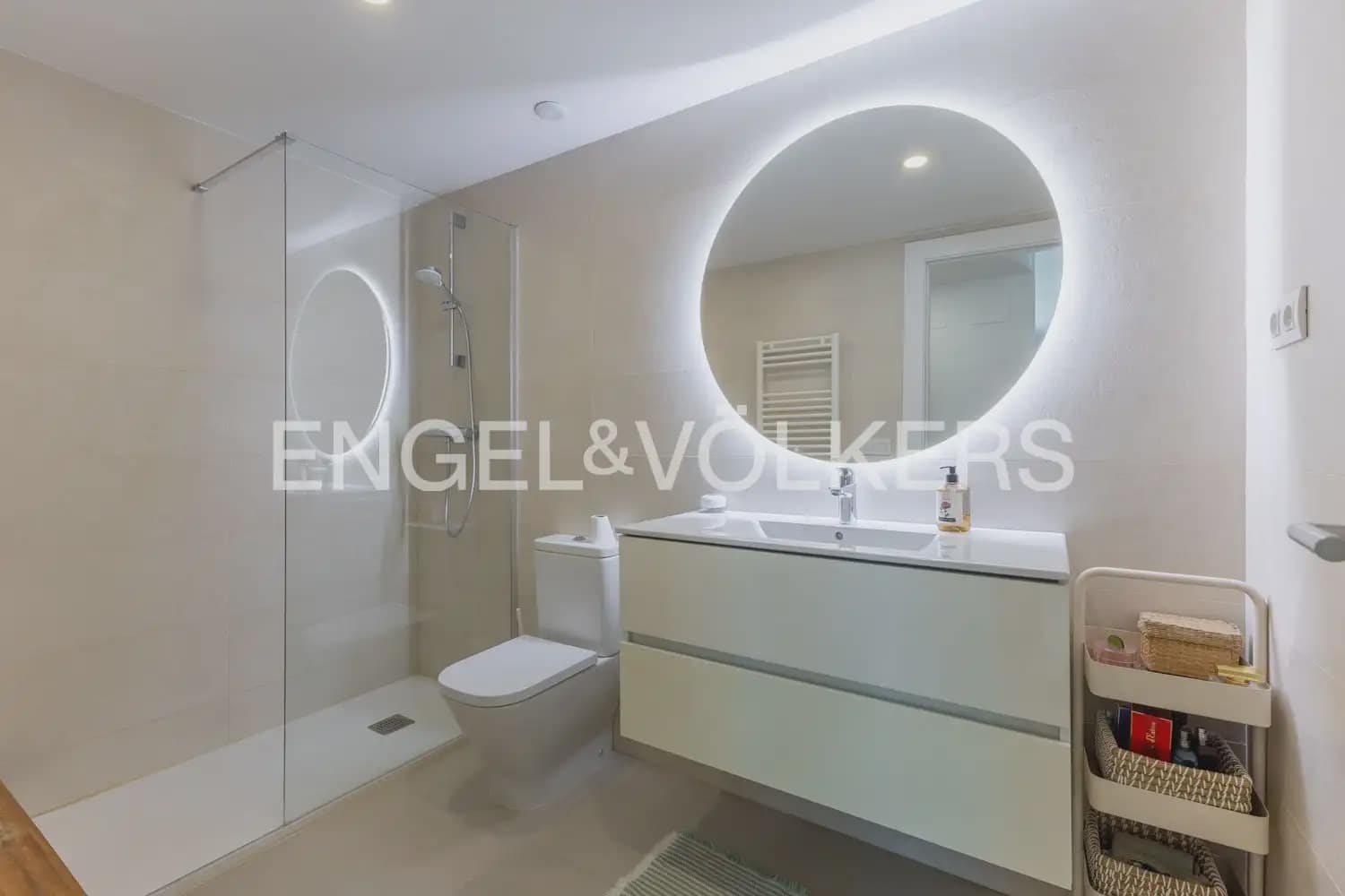 3 bedroom Flat for rent in Valencia city with pool garage - € 2,500 (Ref: 10113468)