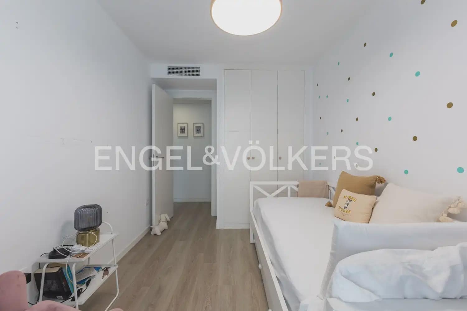 3 bedroom Flat for rent in Valencia city with pool garage - € 2,500 (Ref: 10113468)