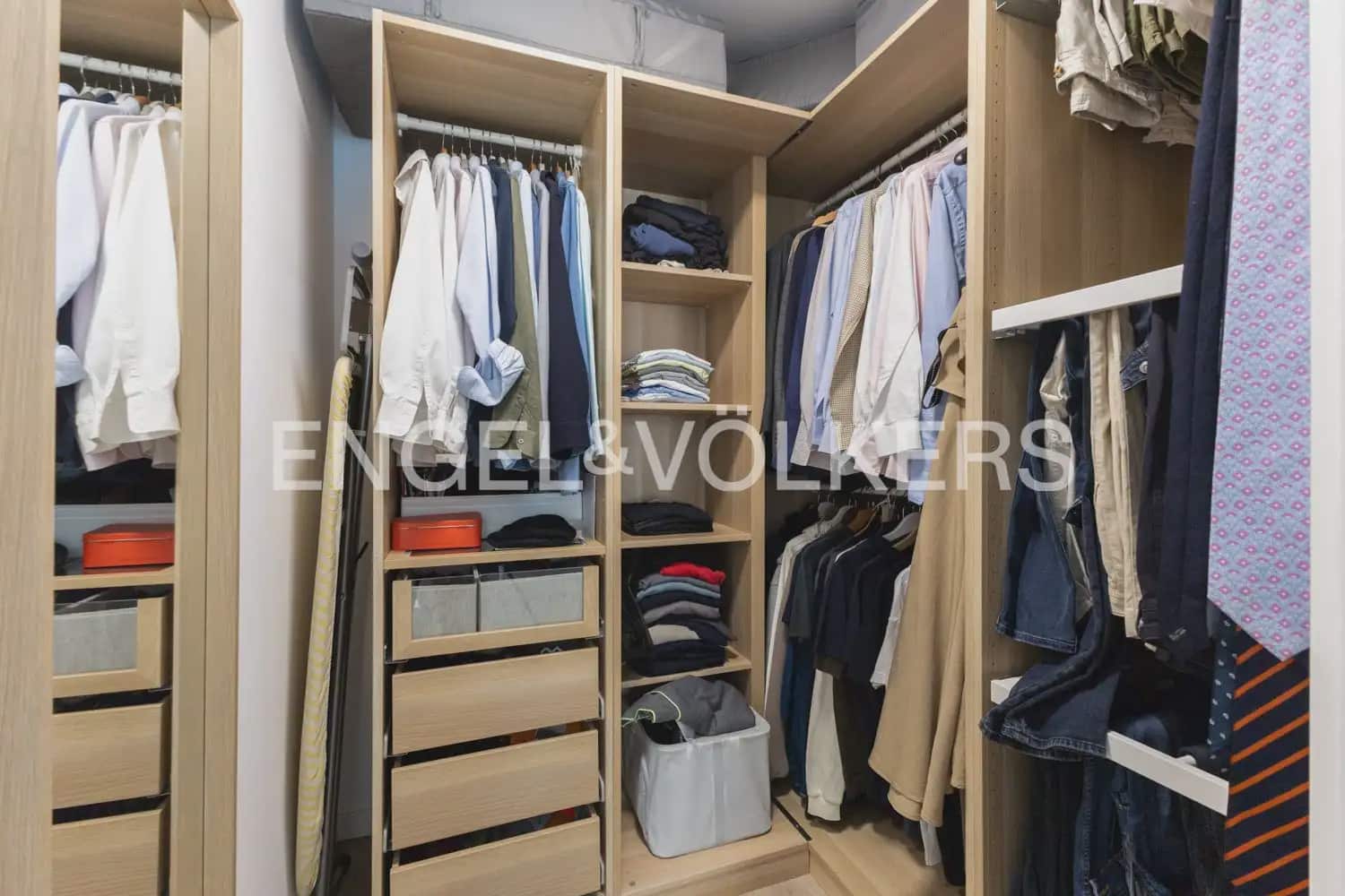 3 bedroom Flat for rent in Valencia city with pool garage - € 2,500 (Ref: 10113468)