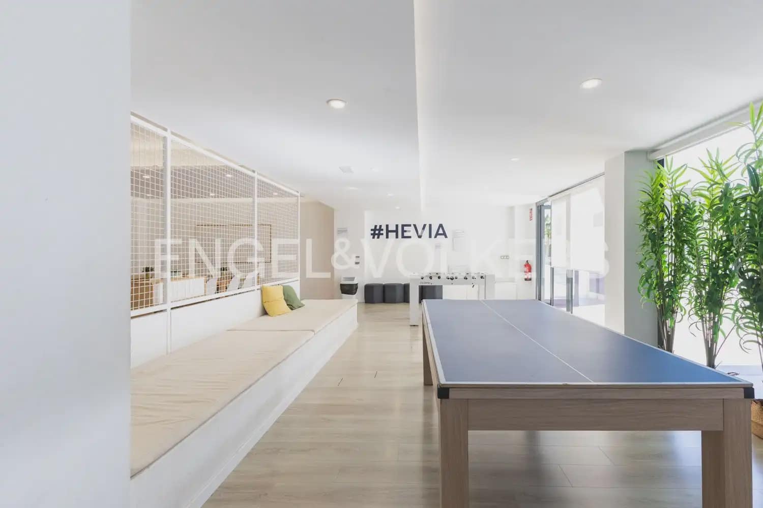 3 bedroom Flat for rent in Valencia city with pool garage - € 2,500 (Ref: 10113468)