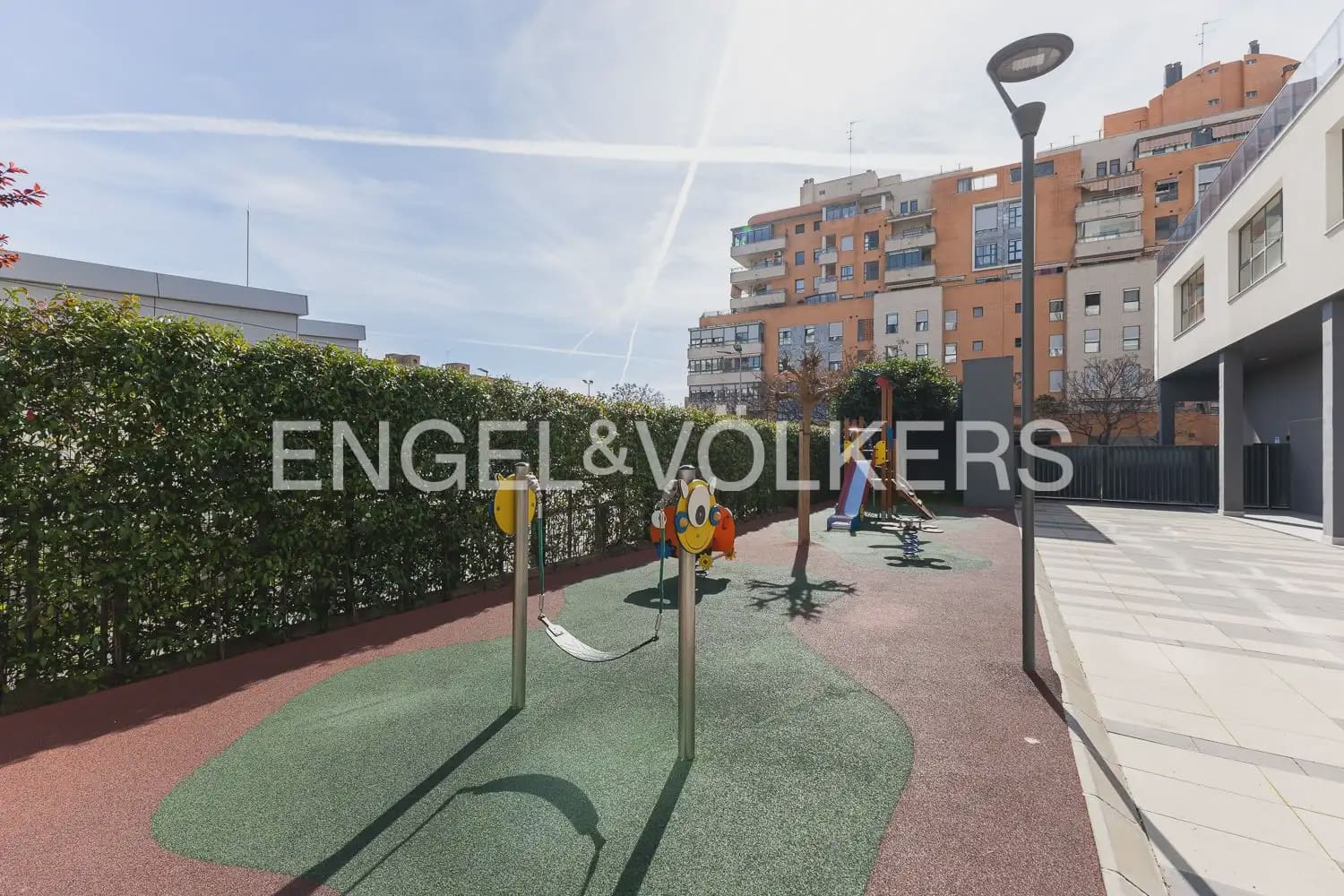 3 bedroom Flat for rent in Valencia city with pool garage - € 2,500 (Ref: 10113468)