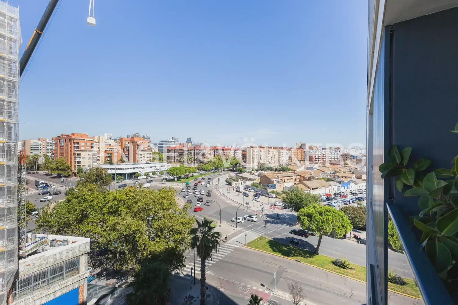 3 bedroom Flat for rent in Valencia city with pool garage - € 2,500 (Ref: 10113468)