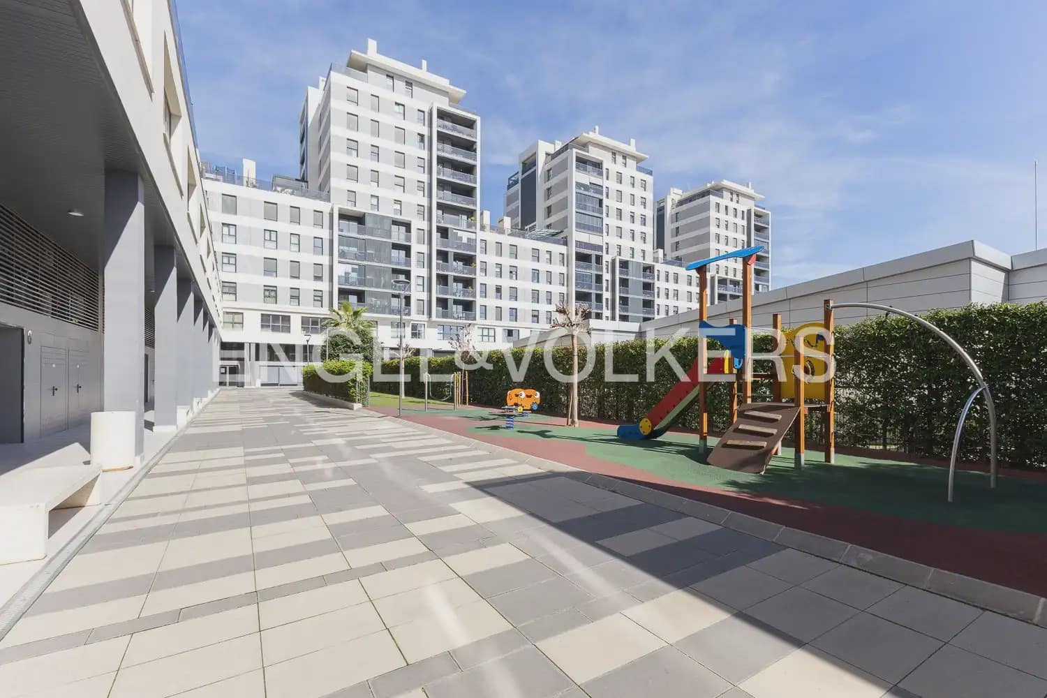 3 bedroom Flat for rent in Valencia city with pool garage - € 2,500 (Ref: 10113468)