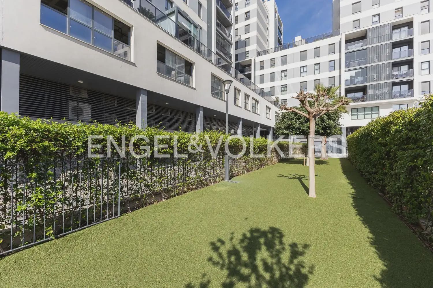 3 bedroom Flat for rent in Valencia city with pool garage - € 2,500 (Ref: 10113468)