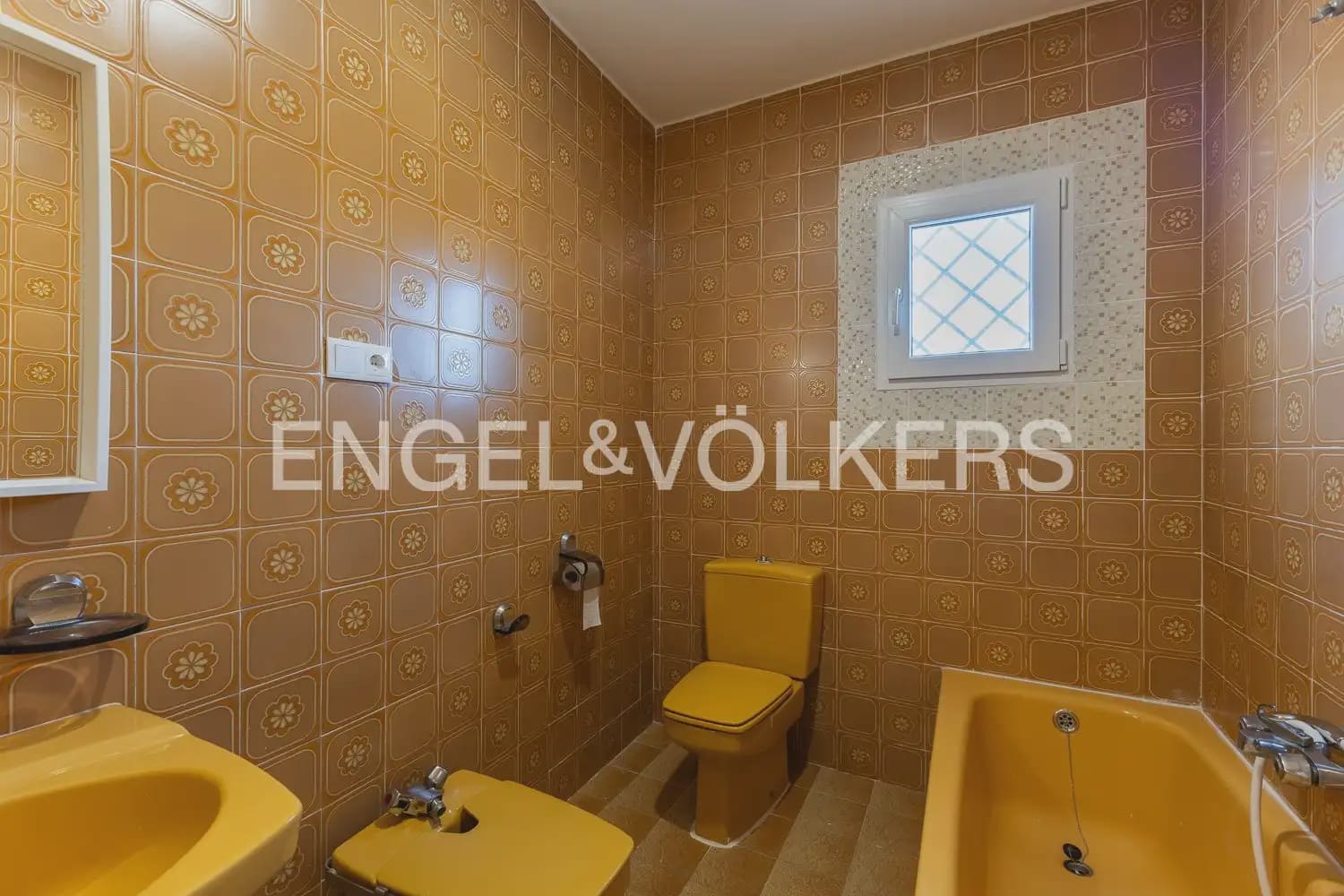 6 quarto Moradia para venda em Paterna com piscina garagem - 680 000 € (Ref: 10113470)