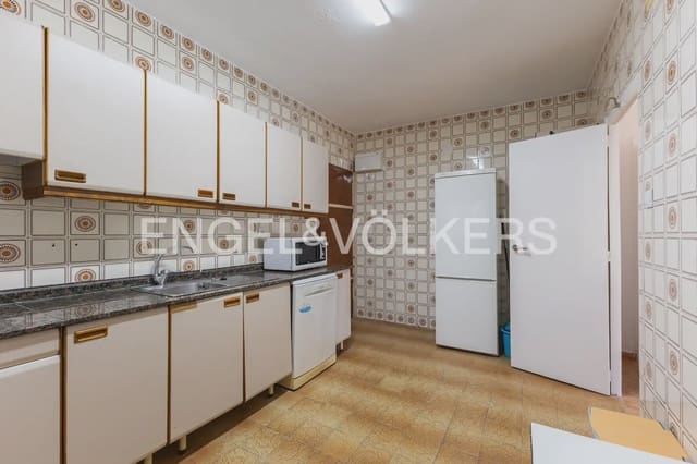 6 quarto Moradia para venda em La Cañada, Paterna com piscina garagem - 680 000 € (Ref: 10113470)