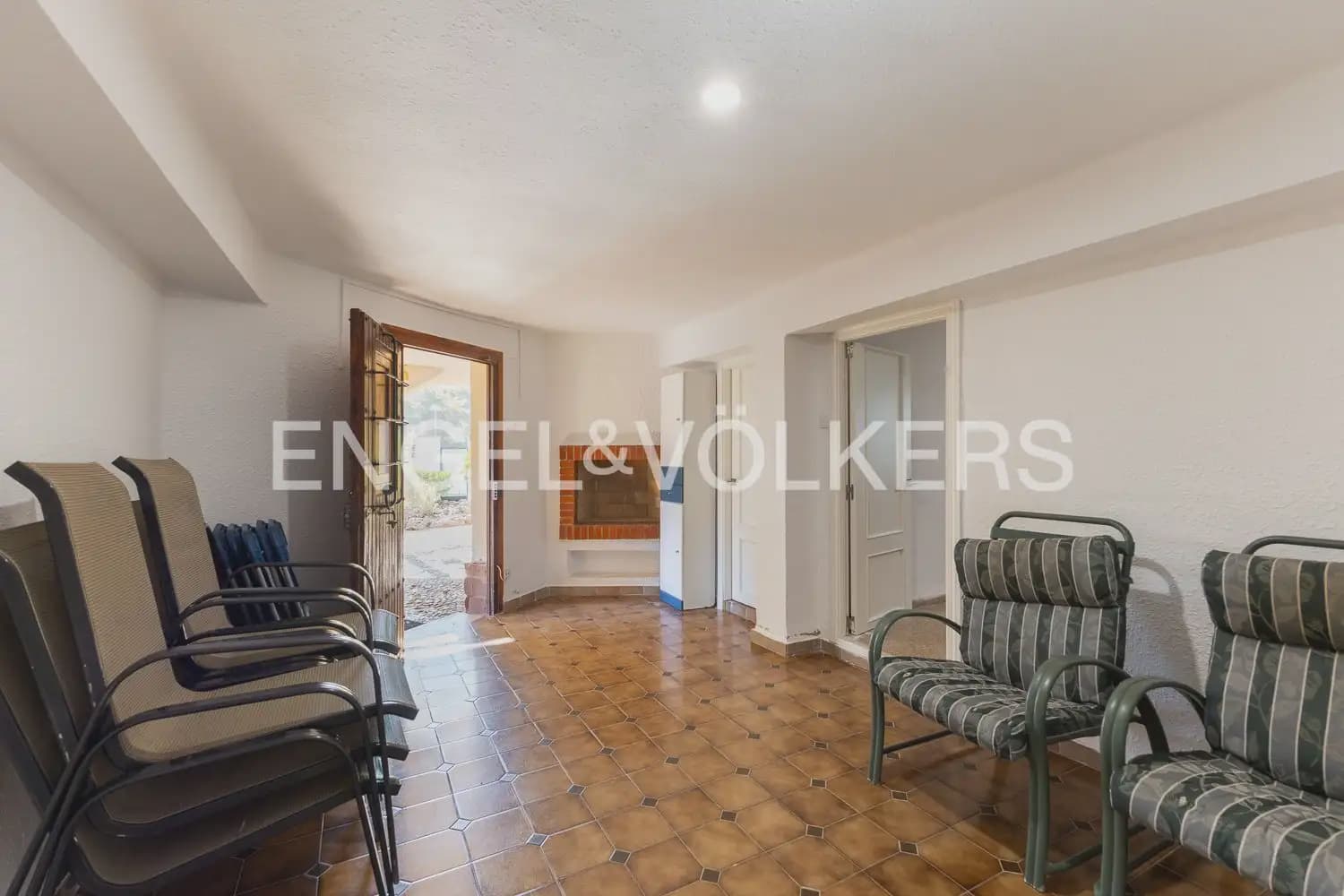 6 quarto Moradia para venda em Paterna com piscina garagem - 680 000 € (Ref: 10113470)