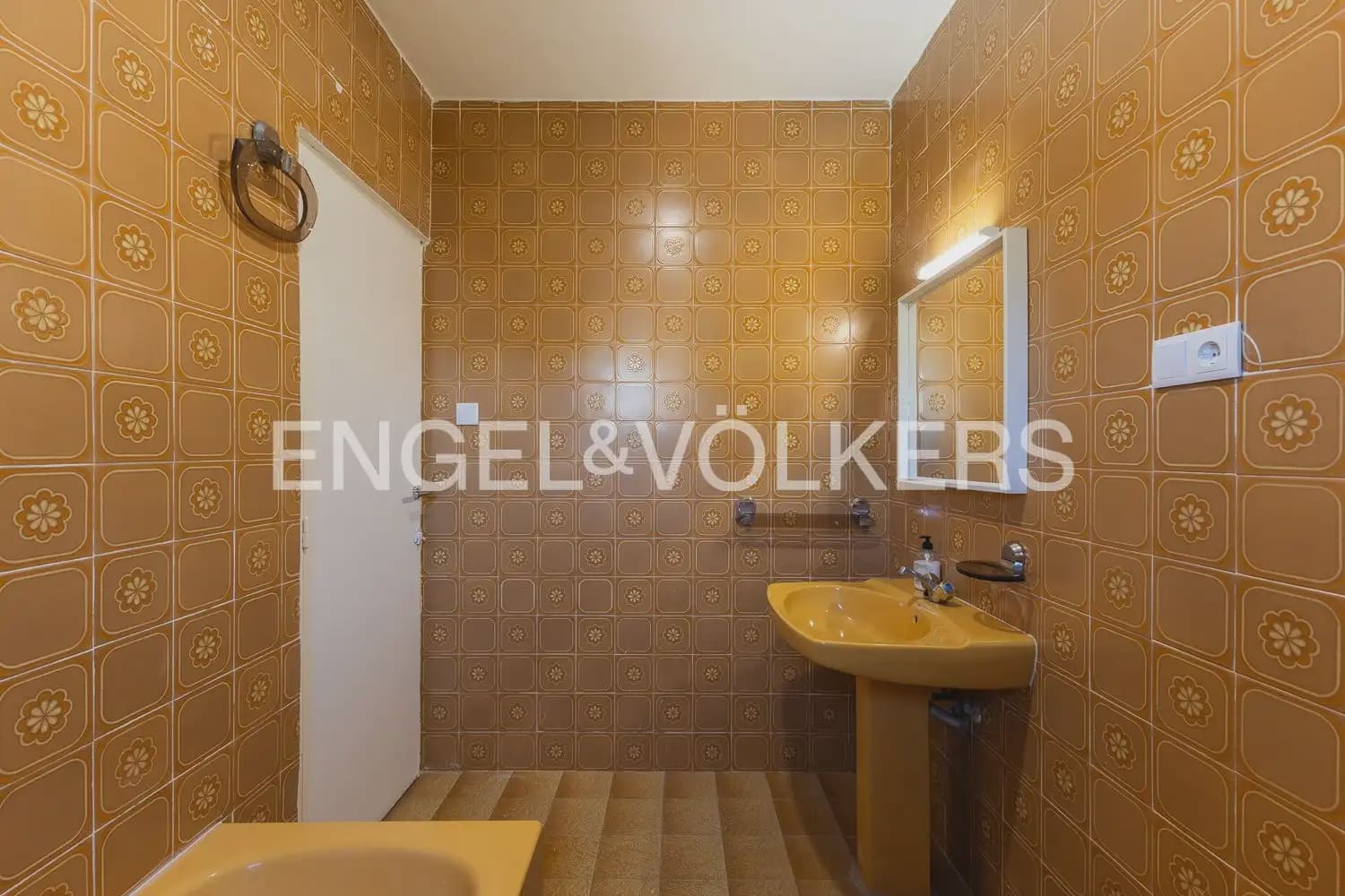 6 quarto Moradia para venda em Paterna com piscina garagem - 680 000 € (Ref: 10113470)