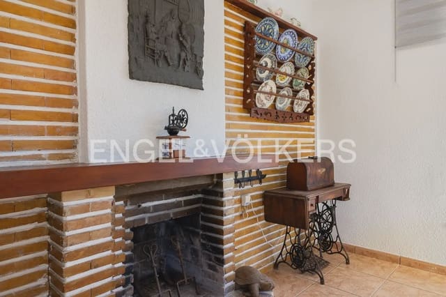 6 quarto Moradia para venda em La Cañada, Paterna com piscina garagem - 680 000 € (Ref: 10113470)