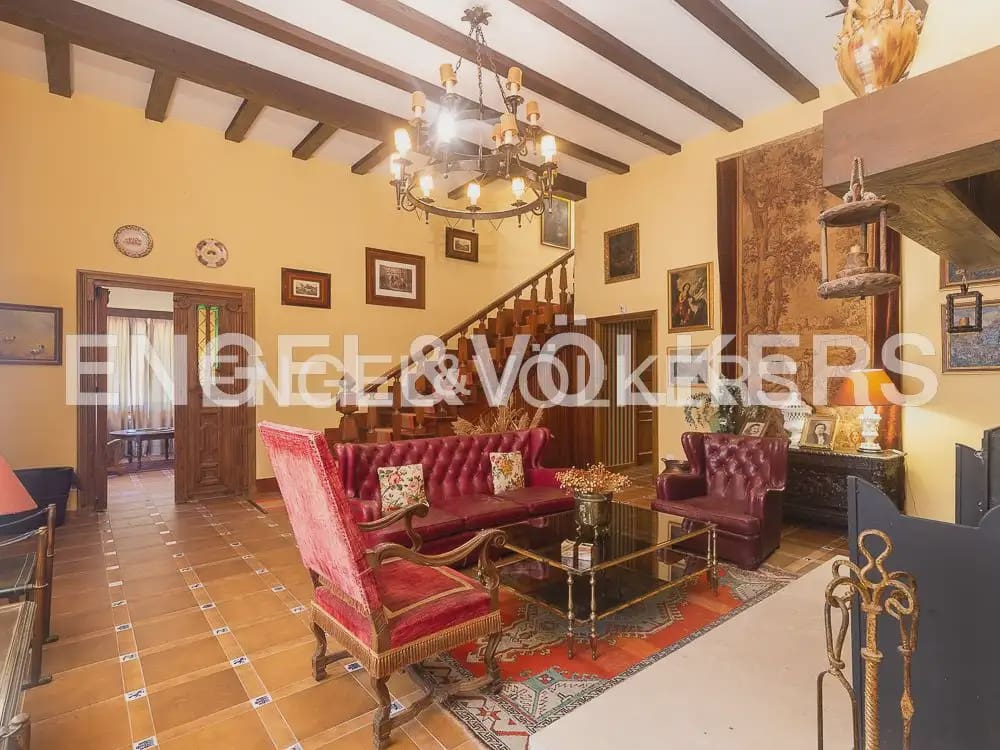 10 slaapkamer Finca/Landhuis te koop in Requena met zwembad - € 1.700.000 (Ref: 10113471)