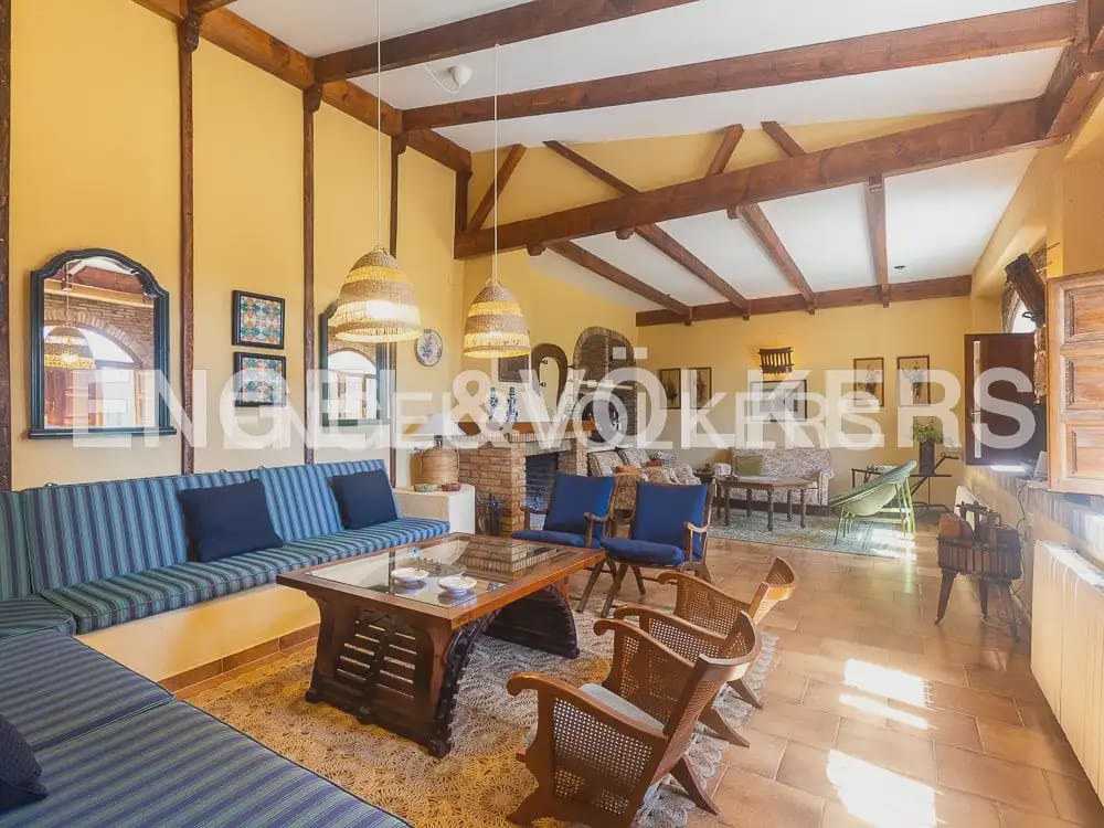 10 slaapkamer Finca/Landhuis te koop in Requena met zwembad - € 1.700.000 (Ref: 10113471)