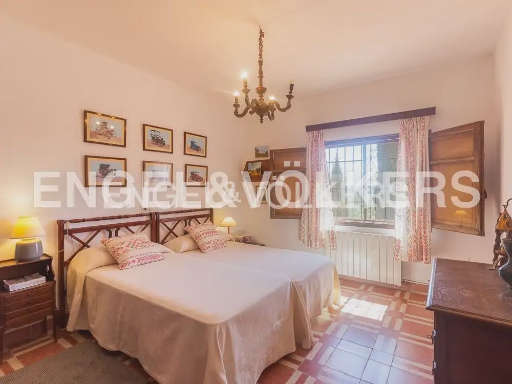10 slaapkamer Finca/Landhuis te koop in Requena met zwembad - € 1.700.000 (Ref: 10113471)