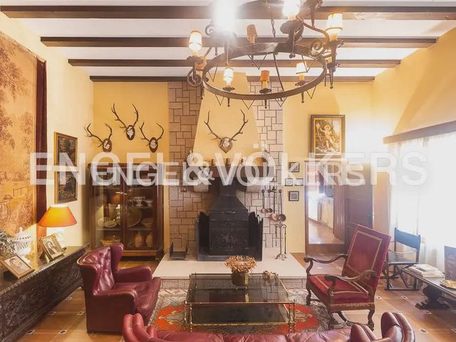 10 slaapkamer Finca/Landhuis te koop in Requena met zwembad - € 1.700.000 (Ref: 10113471)