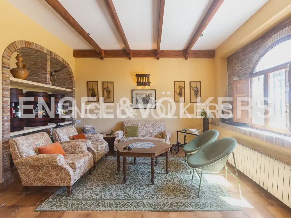 10 slaapkamer Finca/Landhuis te koop in Requena met zwembad - € 1.700.000 (Ref: 10113471)