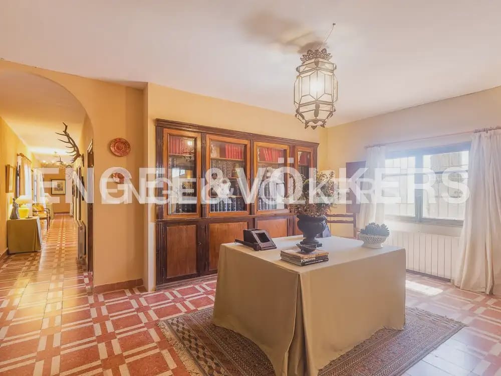 10 slaapkamer Finca/Landhuis te koop in Requena met zwembad - € 1.700.000 (Ref: 10113471)