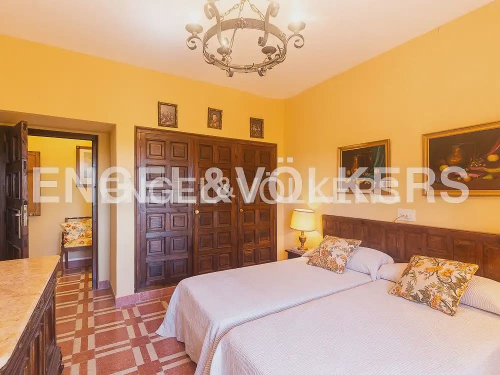 10 slaapkamer Finca/Landhuis te koop in Requena met zwembad - € 1.700.000 (Ref: 10113471)