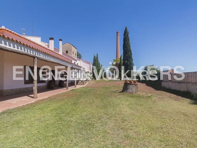 10 slaapkamer Finca/Landhuis te koop in Requena met zwembad - € 1.700.000 (Ref: 10113471)